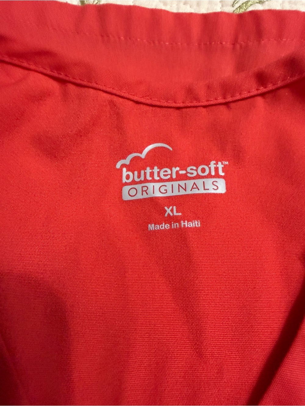 Butter Women’s Cargo Scrub Set in Coral. - Picture 3 of 4